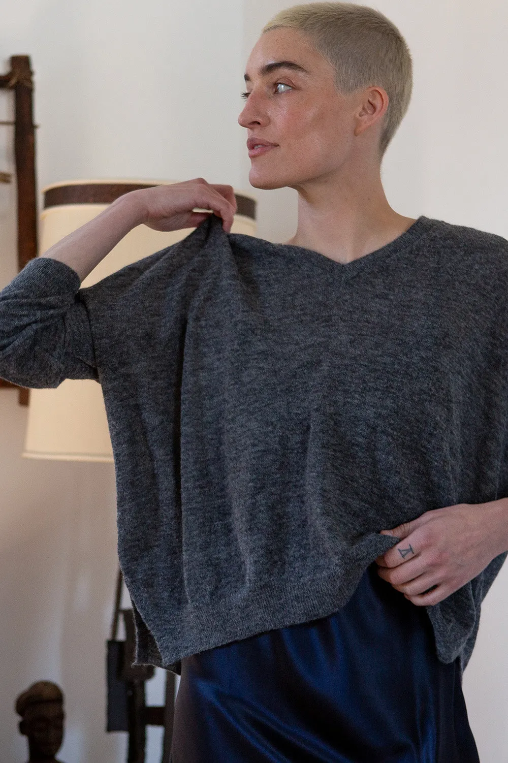 Anna Alpaca V Neck In Ash