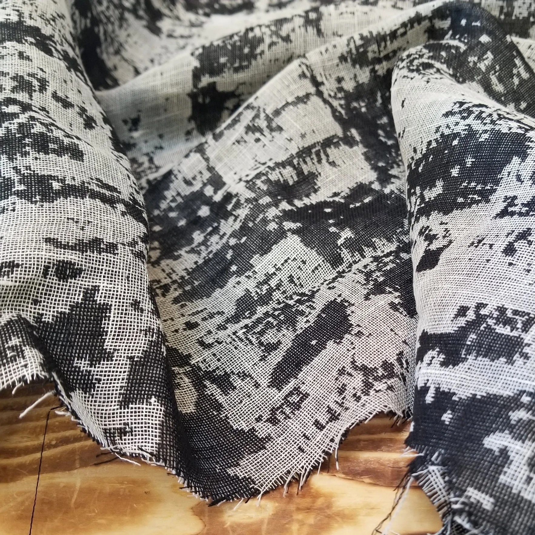 End of BOlt: 2.5 yards of Designer Deadstock Linen Grunge Double Gauze Jacquard Black and Gray Woven- remnant