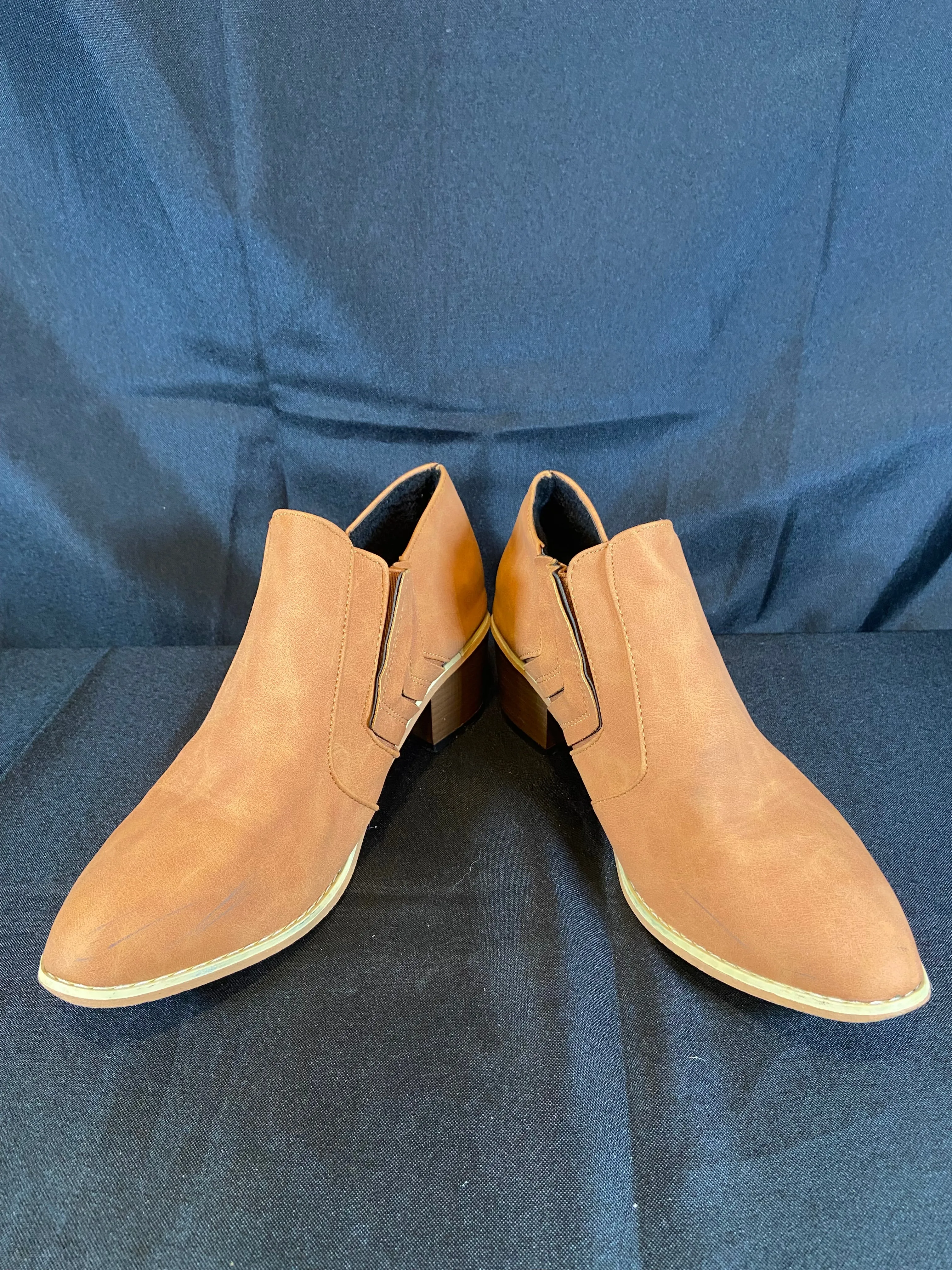 Short Pointed Toe Pan Slip on Suede Boot Women size 9 (EU 40)